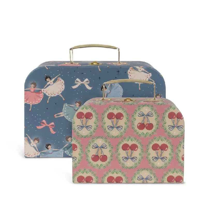 -Anti-scratch scratching board AND cat bed in oneKonges Sløjd Suitcase Set | Snow Bow Ballerina -Anti-scratch scratching board AND cat bed in oneKonges Sløjd Suitcase Set | Snow Bow Ballerina