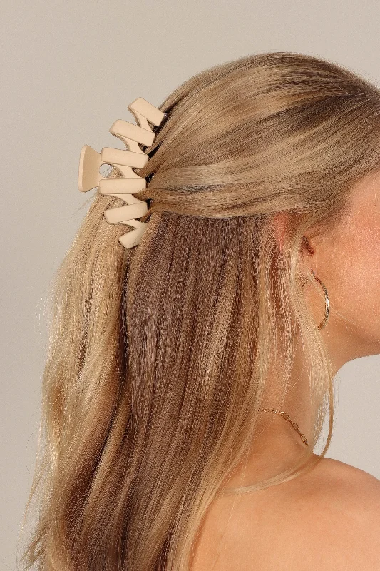 - ​​Pet toys under    yuanTaytum Hairclip - Cream